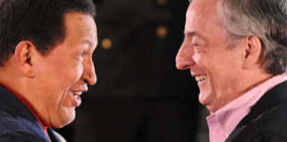 Una declaración clave vuelve a sacudir la trama de sobornos entre Kirchner y Chávez