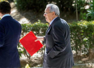 Prohibida salida de España a Raúl Morodo blanqueo-de-capitales