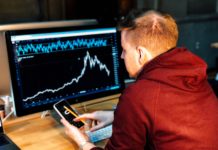 Condenan a dos personas por lavado de dinero con bitcoin