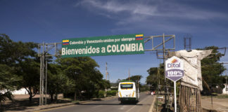 Escasez de gasolina de Venezuela afecta mercados negros en Colombia gasolina