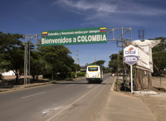Escasez de gasolina de Venezuela afecta mercados negros en Colombia gasolina