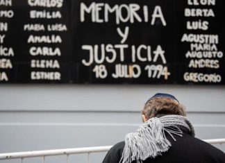 Argentina congela bienes de los acusados por el atentado a la AMIA