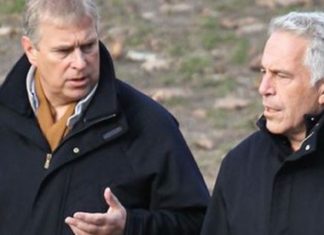 El príncipe Andrés, «perplejo» ante los llamados a cooperar en el caso Jeffrey Epstein El principe Andrés y Jeffrey Epstein