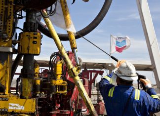 EE. UU. guarda silencio sobre nueva autorización a Chevron en Venezuela