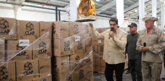 Encuesta | 71% de los venezolanos opinan que cajas CLAP y bonos son estrategias de control social