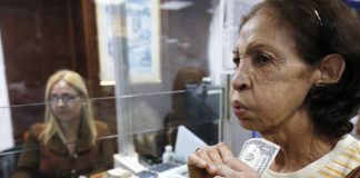 Consecomercio: 30% de operaciones comerciales en Venezuela se hacen en dólares