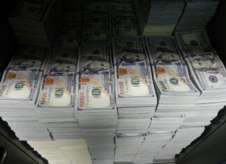 El exasesor financiero que estafó 94 millones de dólares a venezolanos y diócesis católicas se declara culpable en Miami