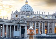 Exauditor acusa al Vaticano de lavar dinero con una “llave maestra” y pide hablar con el Papa León XIV