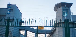 Campos de reclusión de China se rigen por el secreto y el espionaje