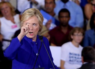 Hillary Clinton critica el retraso del informe sobre la presunta interferencia rusa