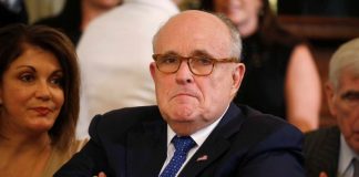 Giuliani felicita a los denunciadores de Derwick Associates, su cliente