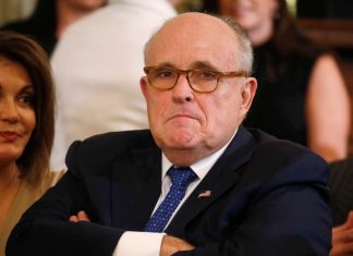 Giuliani felicita a los denunciadores de Derwick Associates, su cliente