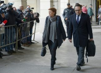 Condenan a 19 exdirigentes socialistas en España por escándalo de corrupción