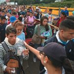 Migración venezolana es utilizada como el chivo expiatorio en protestas y aumenta la xenofobia