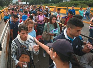 Migración venezolana es utilizada como el chivo expiatorio en protestas y aumenta la xenofobia