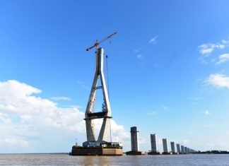 Desmantelan instalaciones y oficinas en obra inconclusa de Haiman El Troudi