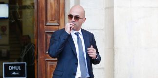 Sospechoso de asesinato de periodista Daphne Caruana acusa al jefe de gabinete del ex primer ministro de Malta