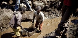 Acusan a Apple, Google y Tesla de explotación infantil en minas de cobalto