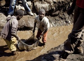 Acusan a Apple, Google y Tesla de explotación infantil en minas de cobalto