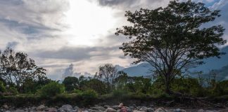 La inspiradora historia del fraile que mantiene en pie un pueblo venezolano en medio de la crisis