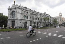 ESPAÑA| Bancos niegan abrir cuentas a inmigrantes con base a ley anti blanqueo de capitales