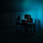 Hacker ofrece «recompensa» de 100 mil dólares para piratear bancos y compañías petroleras