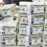 Bancos venezolanos comienzan a guardar dólares en sus bóvedas