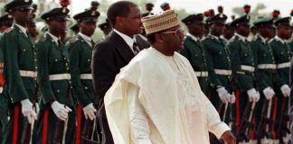 Nigeria recuperará 300 millones de dólares robados por el régimen de Abacha