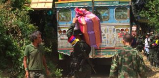 Grupos armados dejan sin casas a campesinos colombianos