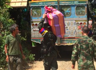 Grupos armados dejan sin casas a campesinos colombianos