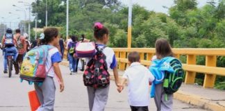 Armando Info: Se van los niños venezolanos, y se van solos