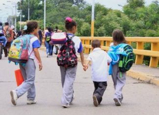 Armando Info: Se van los niños venezolanos, y se van solos
