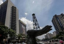 Fondo en Londres ofrece comprar deuda de Venezuela a precio de remate