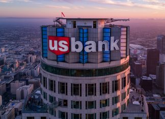 Multan a director de riesgo del US Bank por fallas contra el lavado de dinero