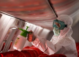 El coronavirus dura entre 1 y 2 días en la madera, ropa o vidrio y hasta 4 días en plástico, billetes y cartón