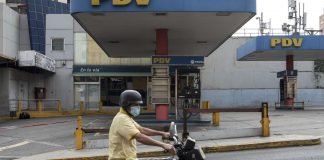 Maduro busca privatizar estaciones de gasolina y aumentar los precios