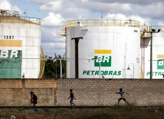 Expresidente de Petrobras es condenado a seis años por corrupción