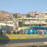 Transportistas protestan por corrupción en estaciones de servicio