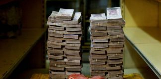 La hiperinflación pulveriza el dinero en Venezuela y los pobres son los que más sufren por la falta de efectivo