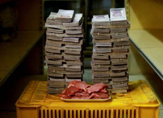 La hiperinflación pulveriza el dinero en Venezuela y los pobres son los que más sufren por la falta de efectivo