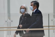 Ex primer ministro francés es condenado a 5 años de prisión por caso de ‘empleos ficticios’