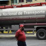 Venezuela pone fin a los tiempos de la gasolina «regalada» y pasa a ser un lujo