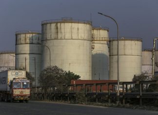 Refinerías de India detienen las compras de crudo venezolano