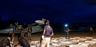 Honduras halla 489 kilos de cocaína en avioneta procedente de Venezuela