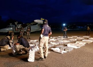 Honduras halla 489 kilos de cocaína en avioneta procedente de Venezuela