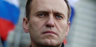 Alexei Navalny, el opositor ruso que estaba haciendo campaña contra Putin cuando fue envenenado