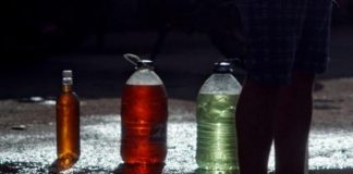 En auge el mercado negro de gasolina en Venezuela traficada desde Colombia