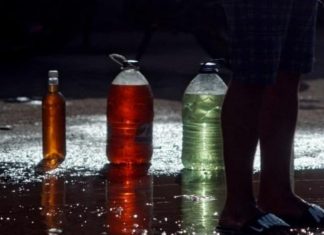 En auge el mercado negro de gasolina en Venezuela traficada desde Colombia