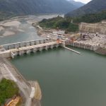 Sobornos, daños y posible desastre ambiental: algunas consecuencias de represa que China construyó en Ecuador