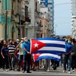 Miles de cubanos toman las calles en una inusual manifestación masiva al grito de «abajo la dictadura»